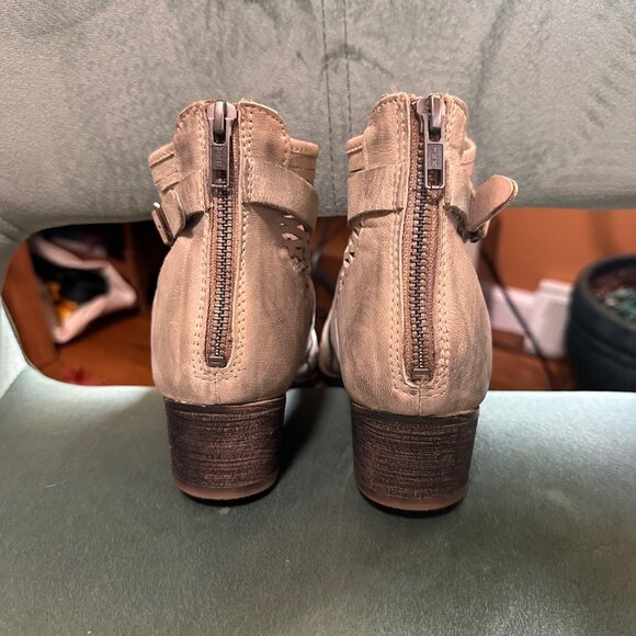 NIB CHARLES by Charles David York Cutout Side Booties Taupe Washed Nubuck size 8 - Picture 3 of 7